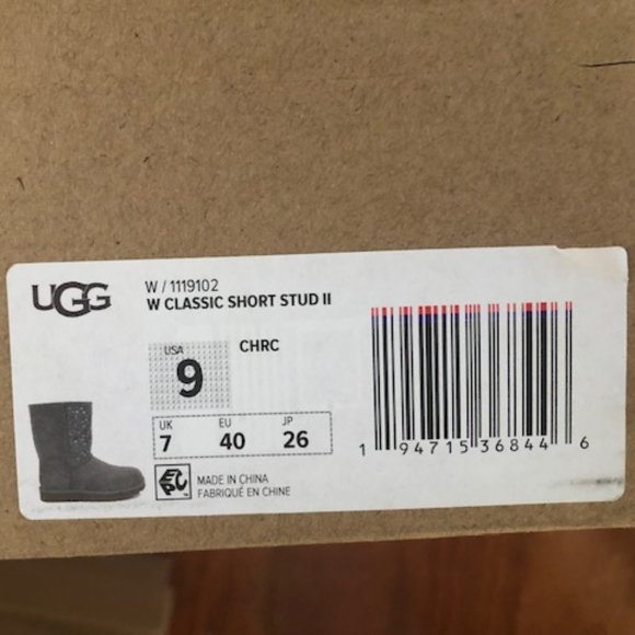 UGG short suede sheepskin stud II boot. Size: 8, 9 - Picture 10 of 15